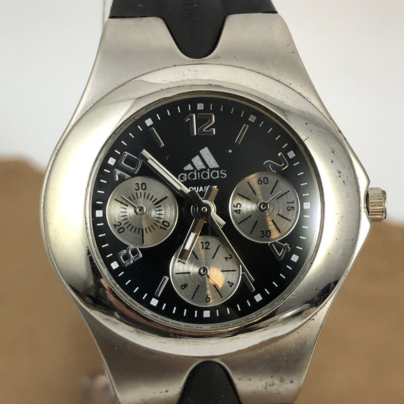 black sports watch women's